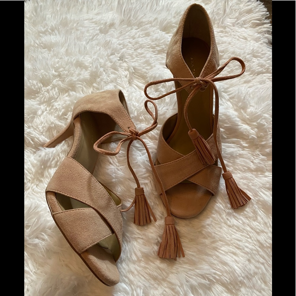 Ann taylor pink suede size 7 tassel sandal